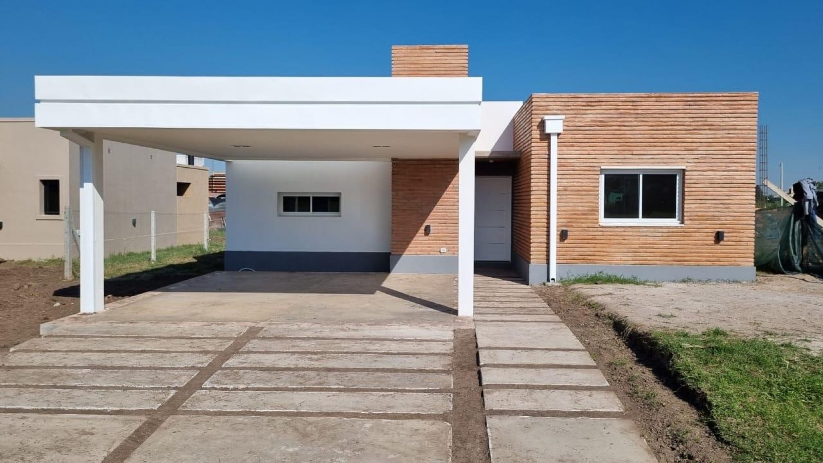 Casa a estrenar en Barrio privado Las Cañas